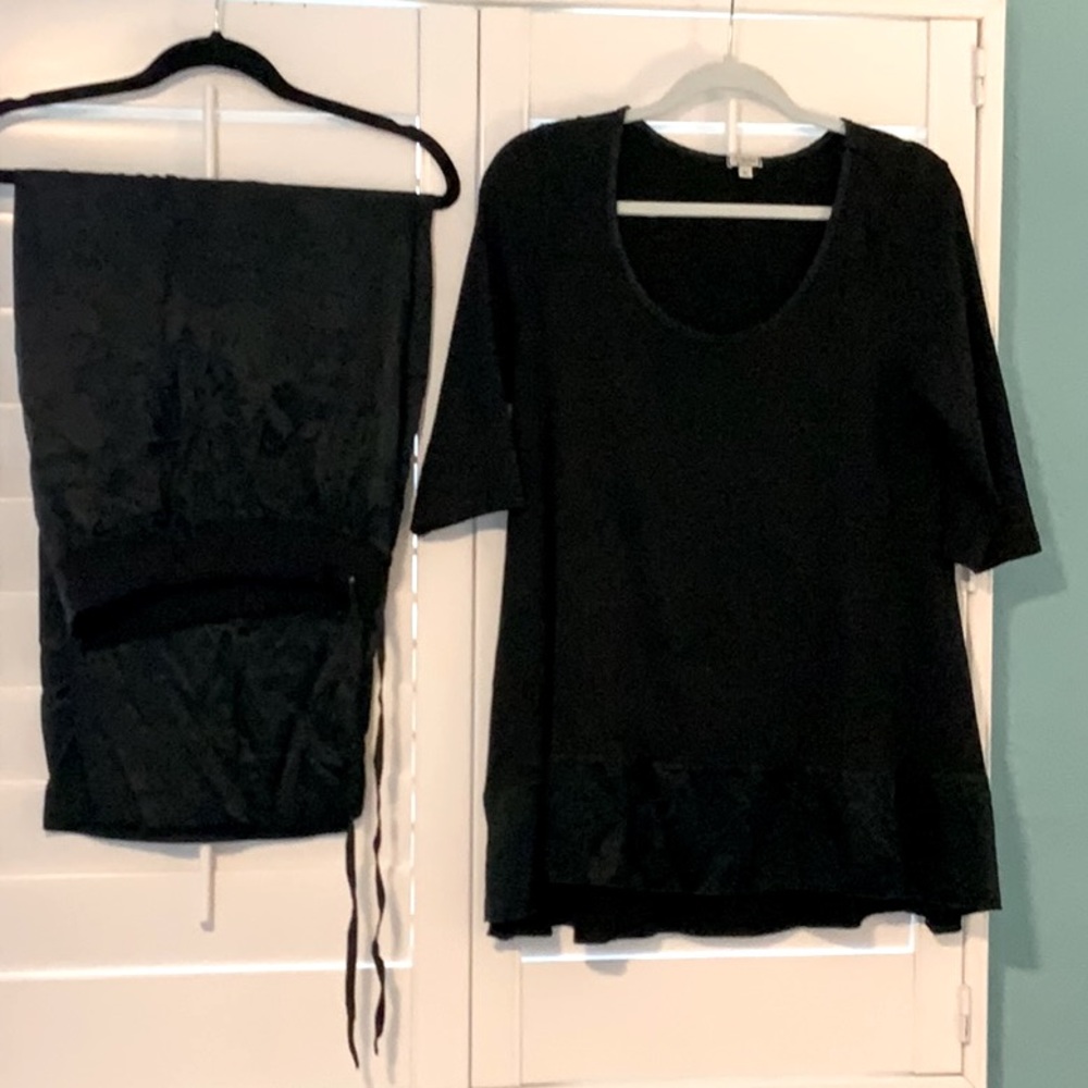 PJHarlow PAJAMA SET “satin feel” drawstring bottoms & trim. Top is stretchy.
